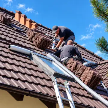 Dekarze wdmuchują izolację w skosy